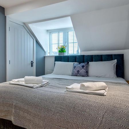 Stamford Central Stay - Stylish 2-Bed Apartment With Wifi エクステリア 写真