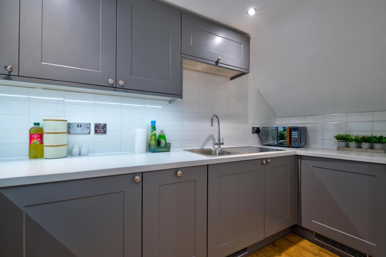 Stamford Central Stay - Stylish 2-Bed Apartment With Wifi エクステリア 写真
