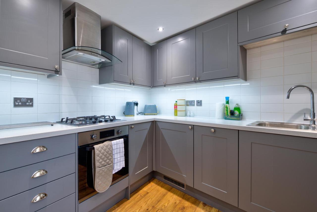 Stamford Central Stay - Stylish 2-Bed Apartment With Wifi エクステリア 写真