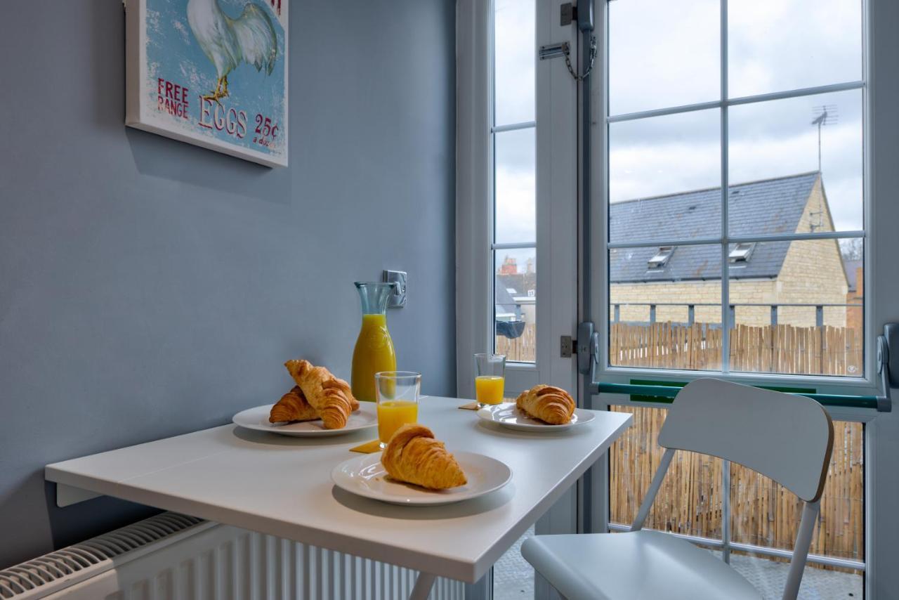 Stamford Central Stay - Stylish 2-Bed Apartment With Wifi エクステリア 写真