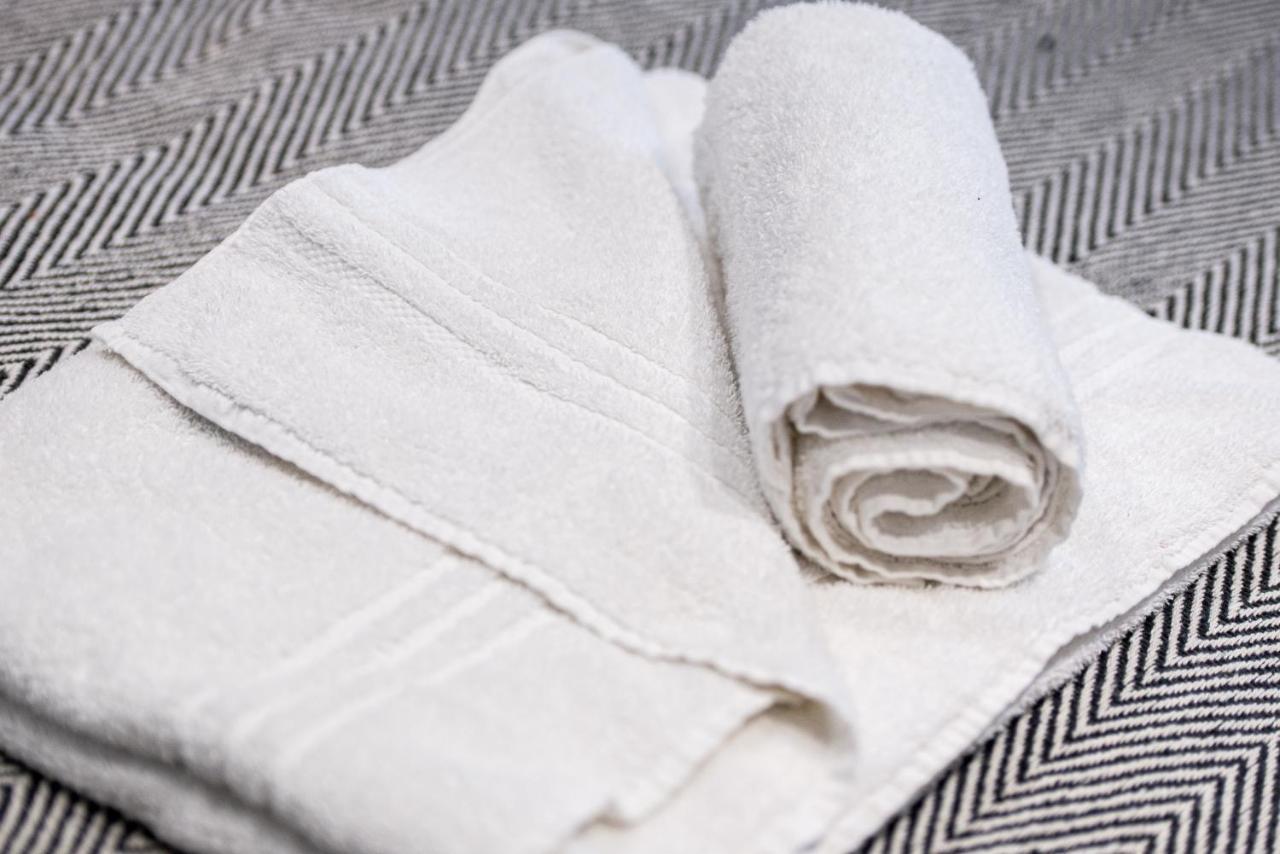 Stamford Central Stay - Stylish 2-Bed Apartment With Wifi エクステリア 写真