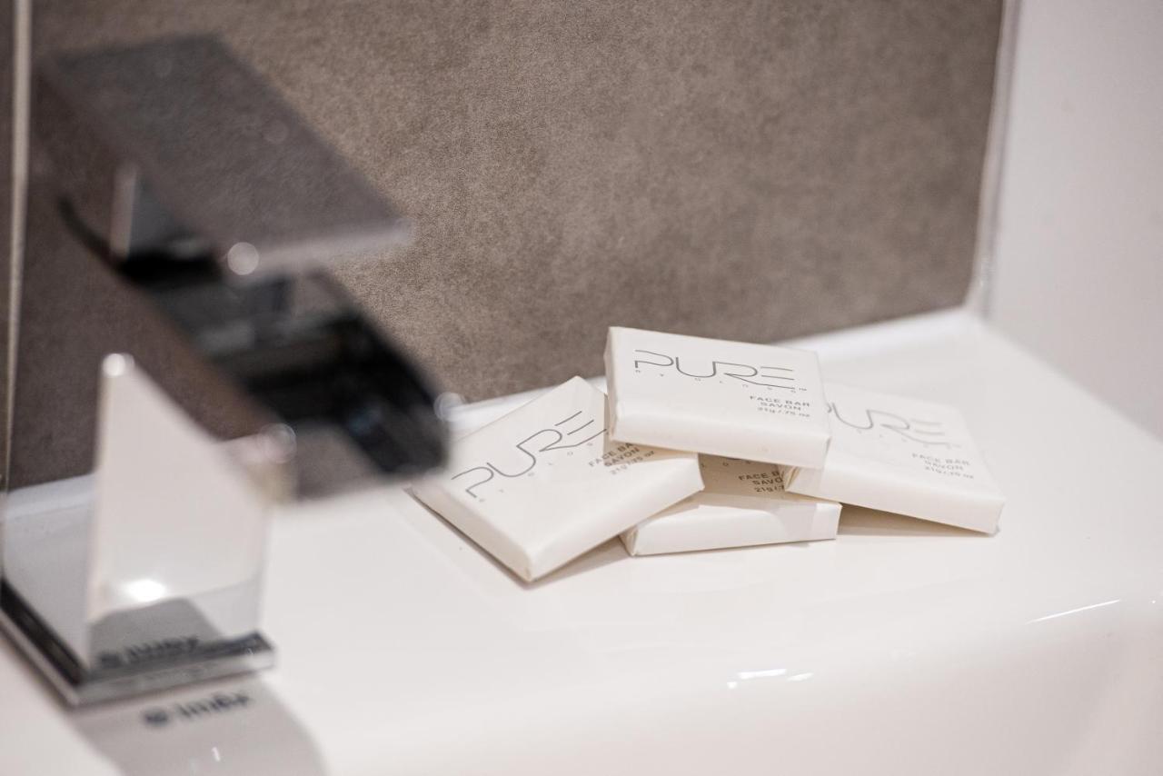 Stamford Central Stay - Stylish 2-Bed Apartment With Wifi エクステリア 写真