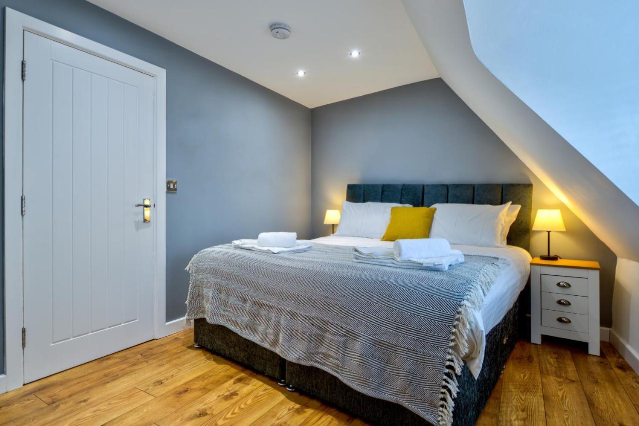 Stamford Central Stay - Stylish 2-Bed Apartment With Wifi エクステリア 写真