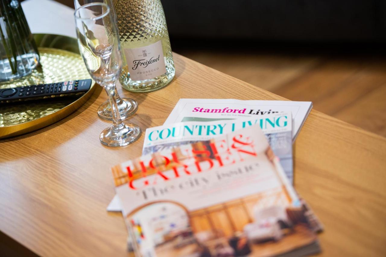 Stamford Central Stay - Stylish 2-Bed Apartment With Wifi エクステリア 写真